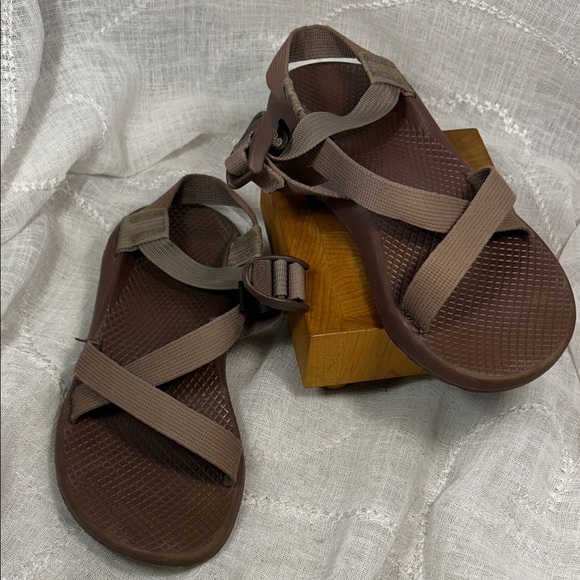 Chaco almost new Z1 sandals